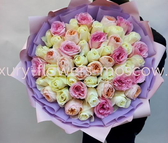 Небольшой микс из пионовдиных роз