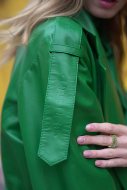 Тренч кожаный зеленый