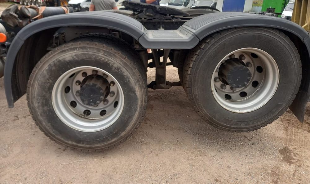 FAW JH6 6x4 Седельный тягач CA4250P25K15T1NE5A80 (Газовый, 12,5 л, 430 л.с., МТ)