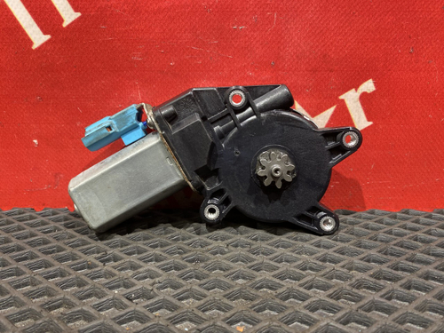 Моторчик стеклоподъемника левый 2023г