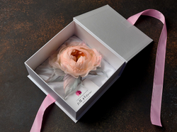 Брошь Английская Роза из шелка персиковая