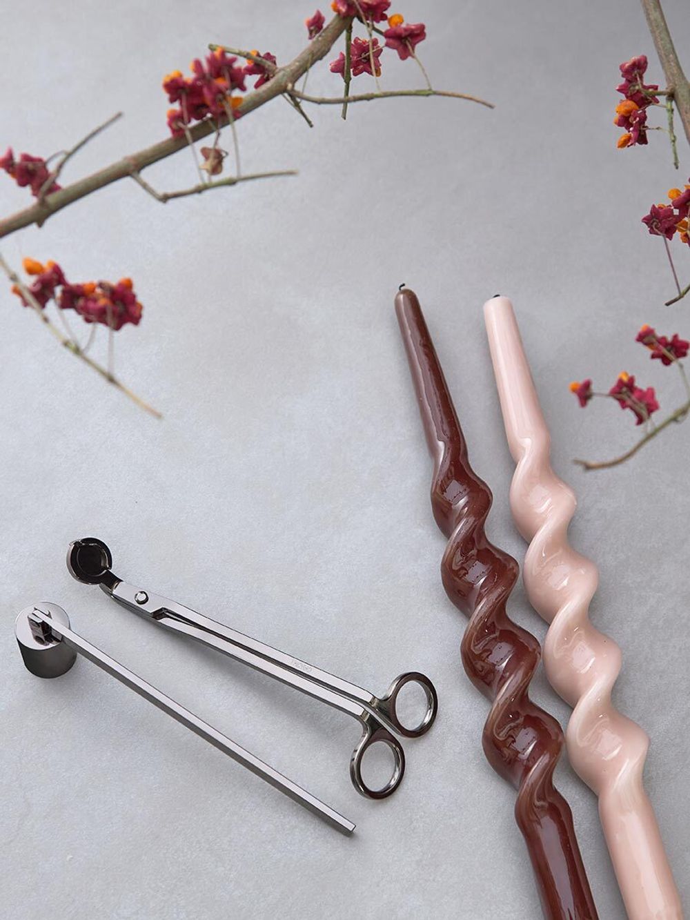 Набор из двух свечей коричневого цвета из коллекции Essential, 35 см