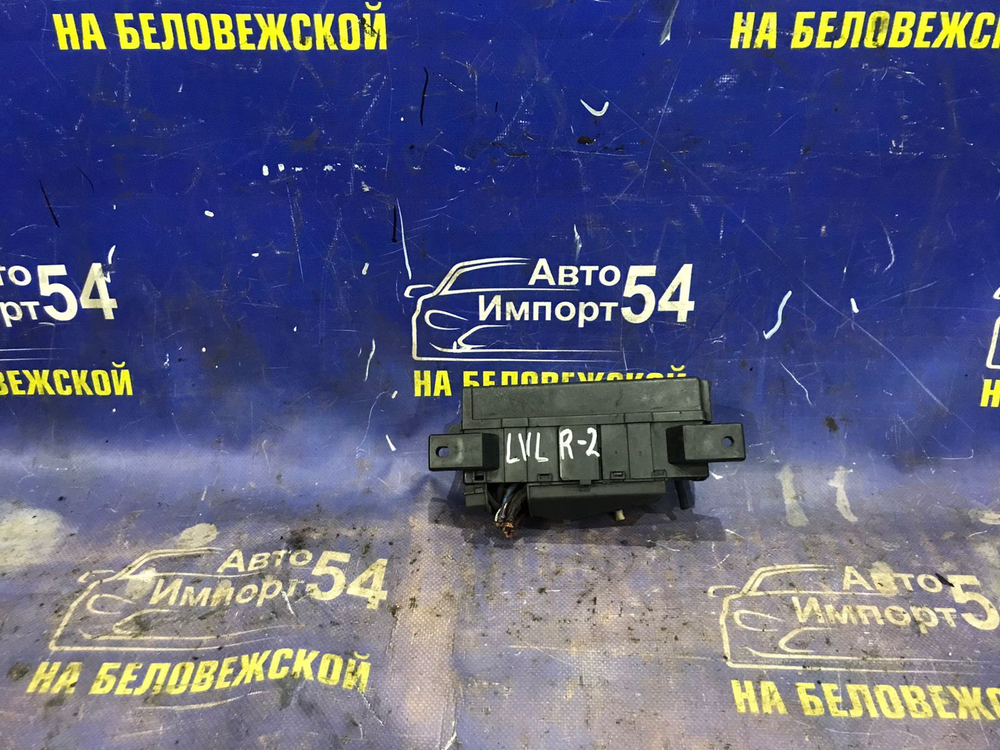 Блок предохранителей подкапотный MAZDA MPV 1996