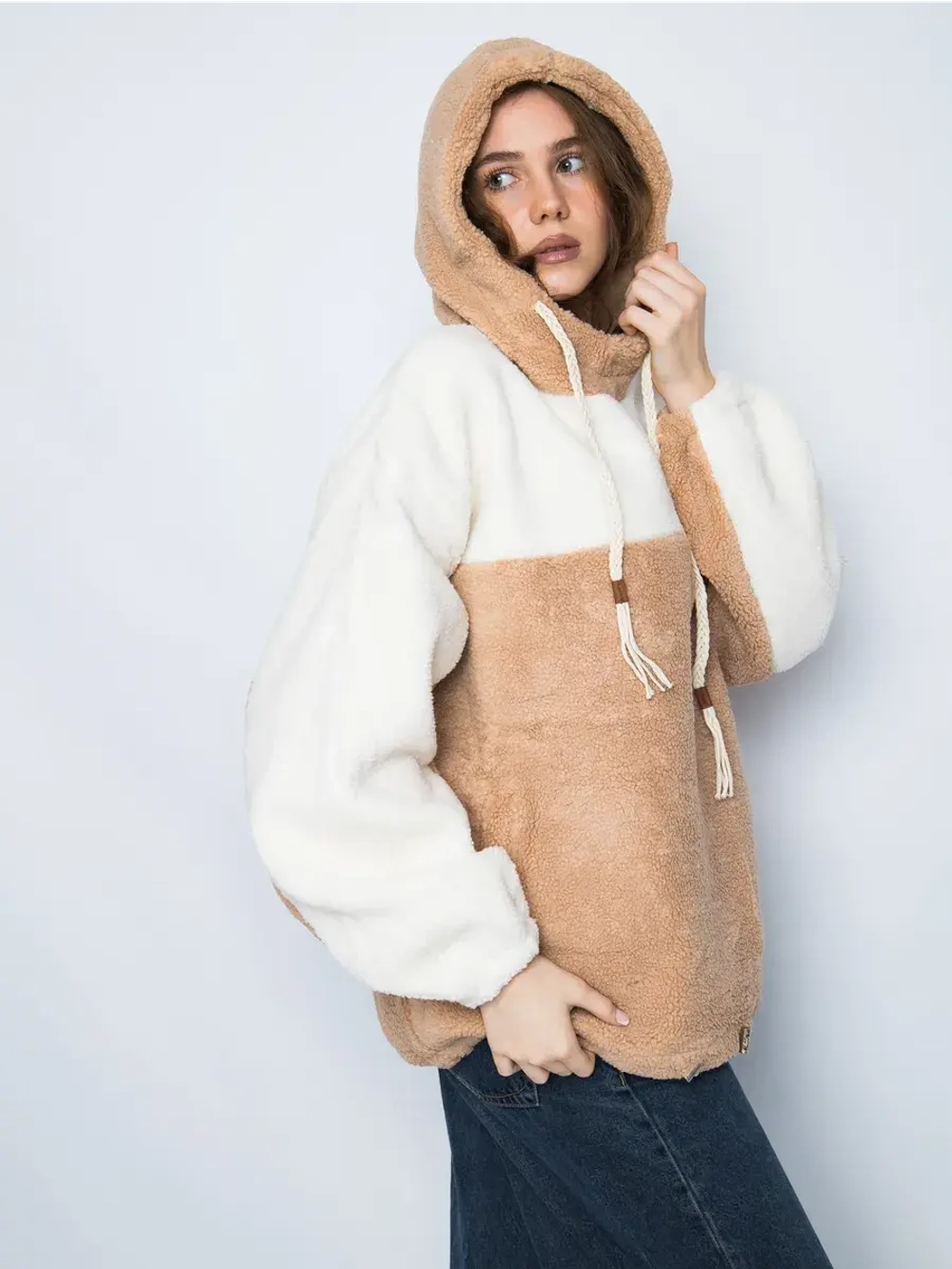 Толстовка плюшевая с капюшоном