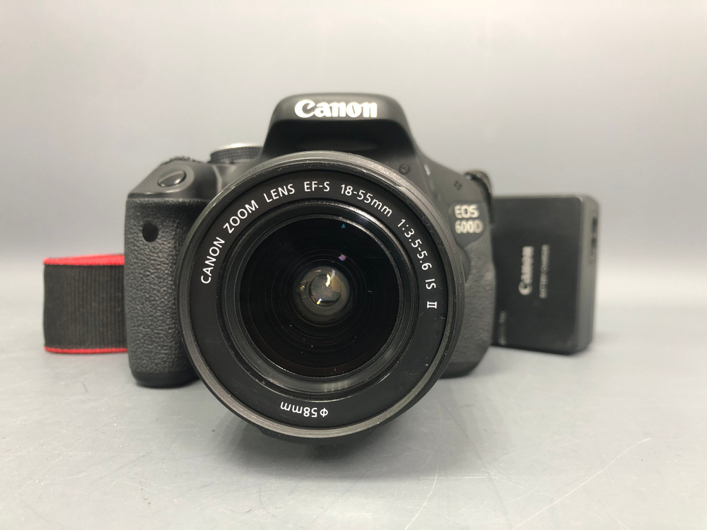 Canon 600D + 18-55mm 3.5-5.6 IS II (11.000 кадров)