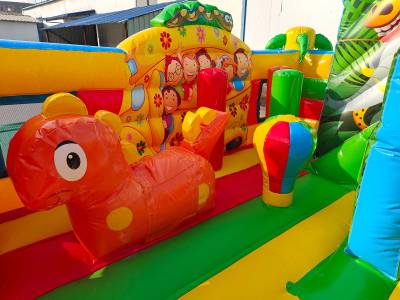 Коммерческий надувной батут "Сафари-экскурсия", с горкой 5*4*2,8 м