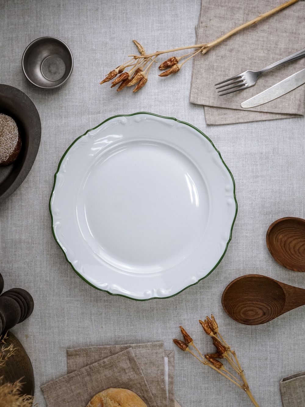 Тарелка мелкая 27 см, кант зелёный