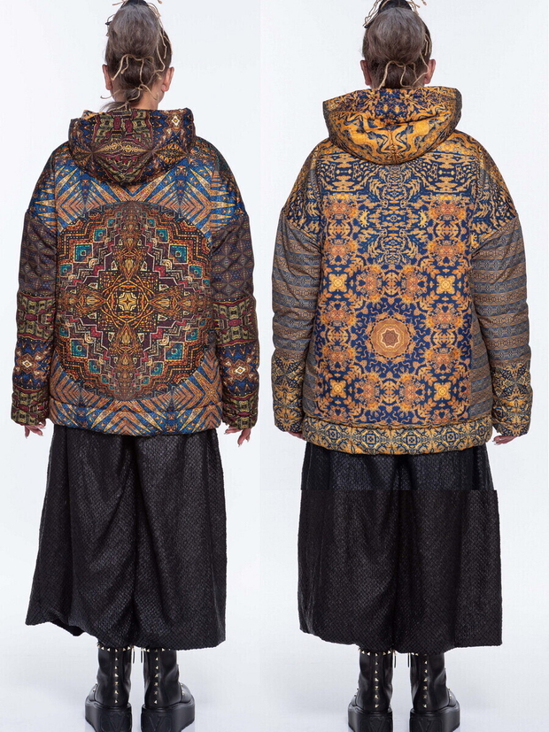 Двусторонняя куртка «Легенда», о мотивам мозаик кафедрального собора Девы Марии в Ахене и золотого дракона на церемониальном халате императора династии Цин, 18 век