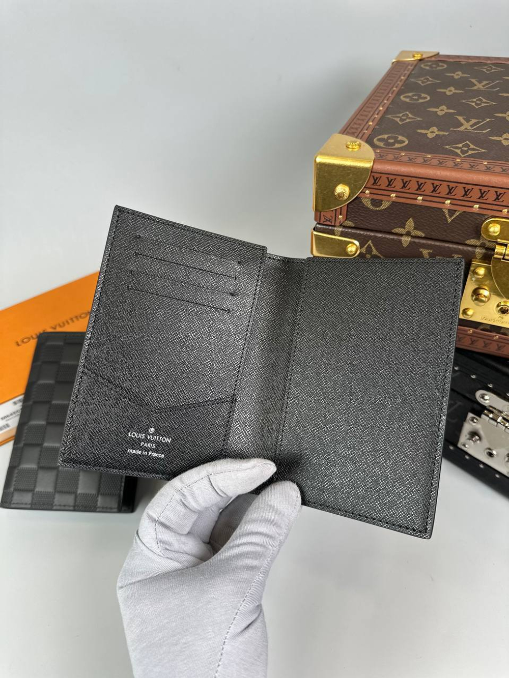 Обложка Louis Vuitton, арт. 481857068