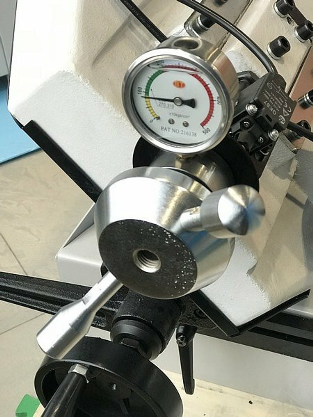 Ручной ленточнопильный станок для резки металла MetalTec BS 250 FH