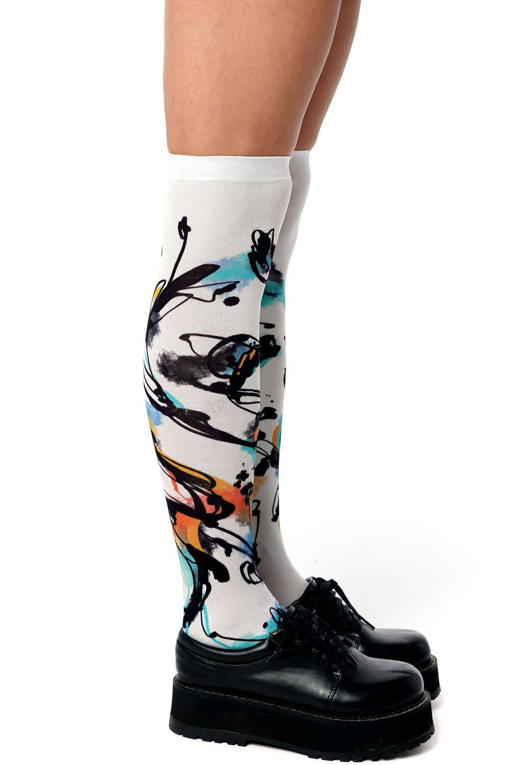 Белые гольфы с принтом в виде цветных всполохов (Цвет: белый)