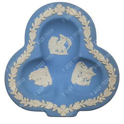 Миниатюрная тарелка в виде трефы «Греческие мифы». Яшмовый бисквитный фарфор. Wedgwood. 1970-е