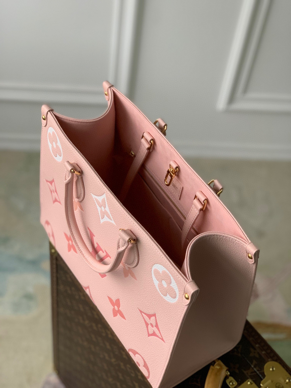 Louis Vuitton OnTheGo MM