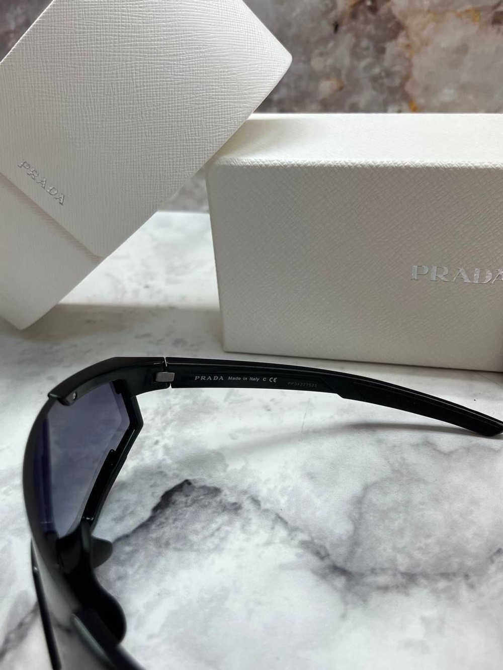 Очки Prada