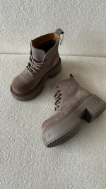 Бежевые зимние ботинки из натуральной замши