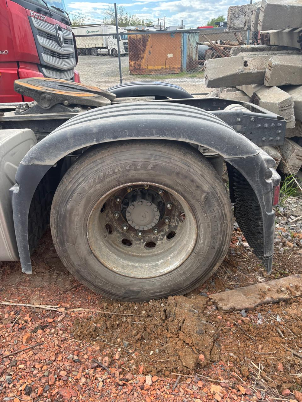 Shacman (Shaanxi) SX* 4x2 Седельный тягач SX4188YY381 (Дизельный, 12,5 л, 473 л.с., МТ)