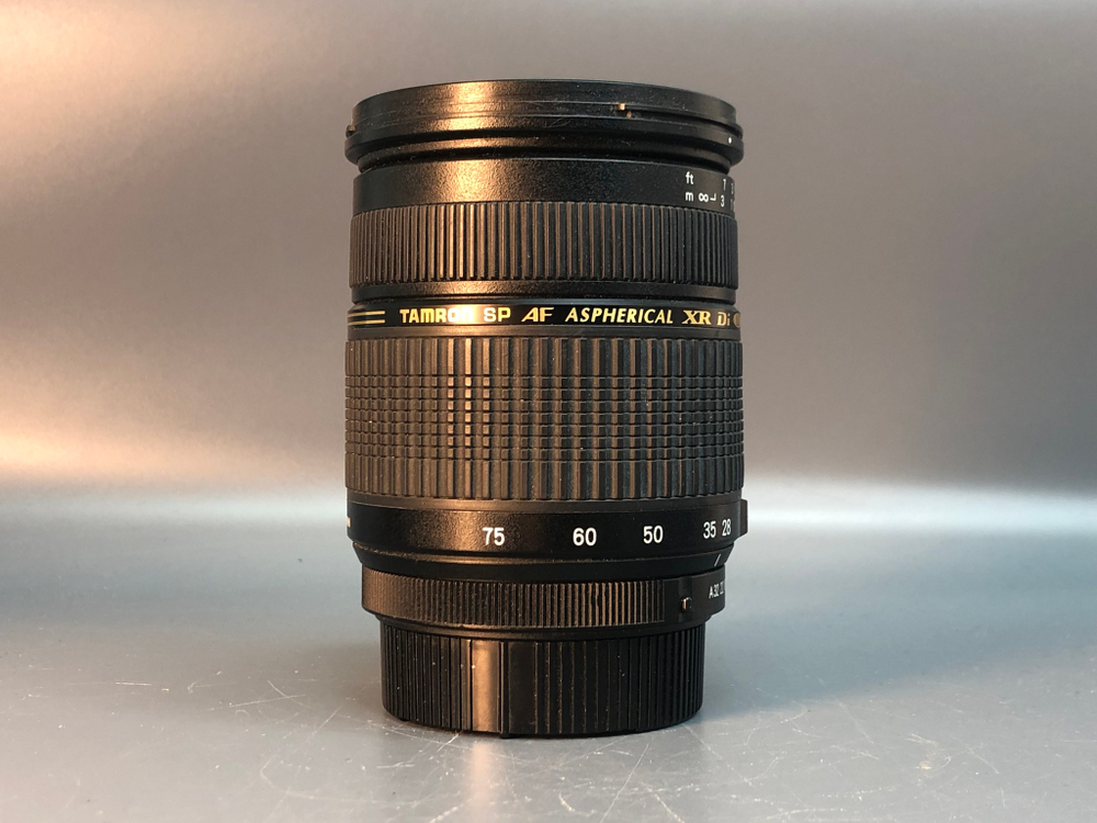 Tamron 28-75mm 2.8 Pentax, на линзе присутствуют царапины