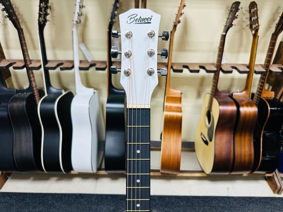 Комплект 12в1 акустическая гитара Belucci BC4010 WH