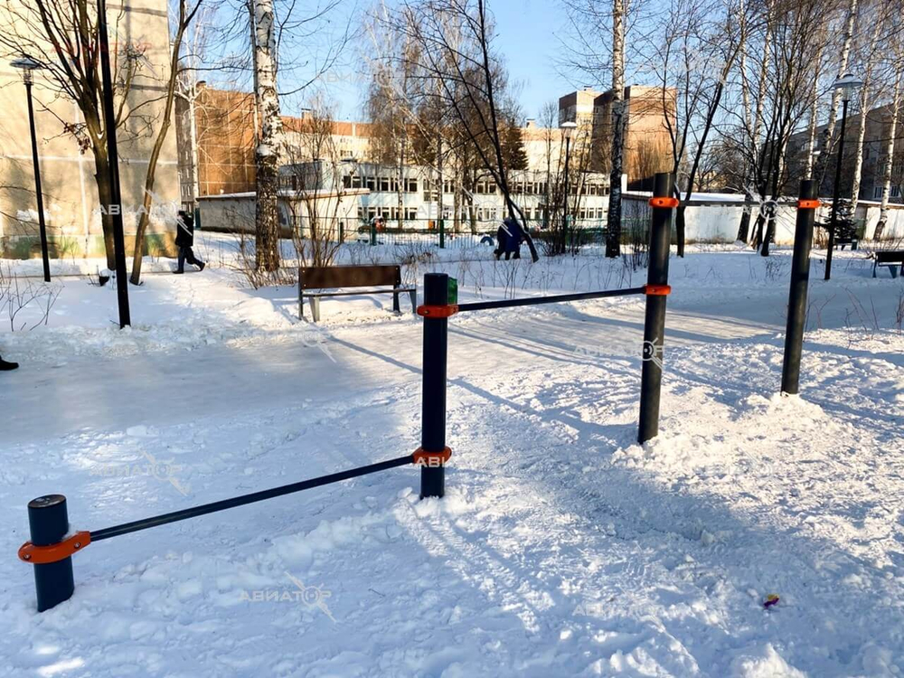 Брусья двухуровневые со скамьей для инвалидов-колясочников