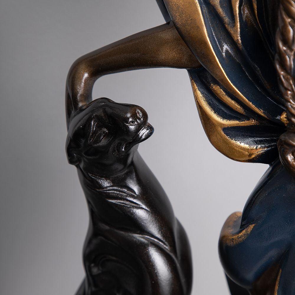 Девушка с пантерой Бронза