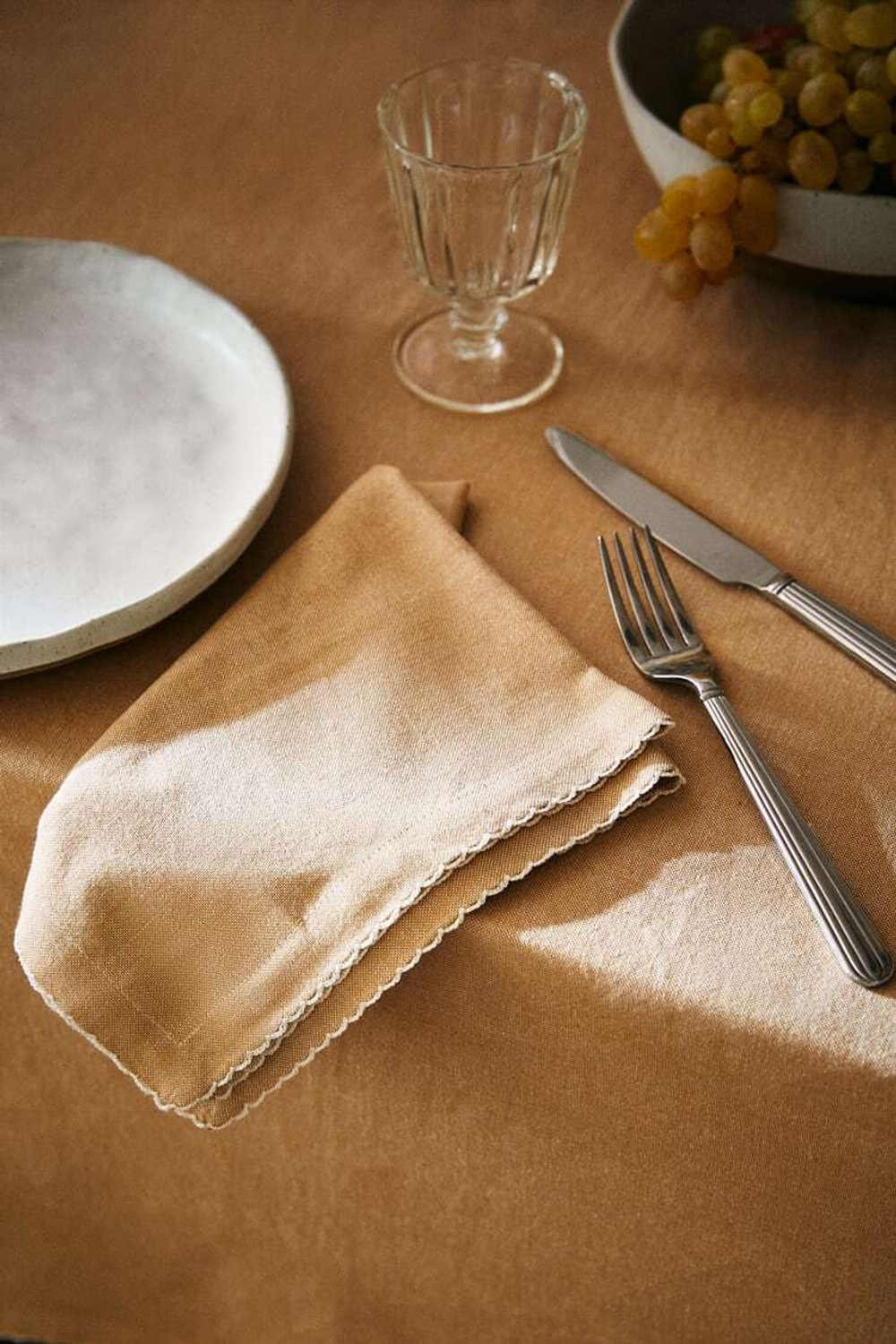 ZARA HOME САЛФЕТКИ С ЗУБЧАТЫМИ КРАЯМИ (УПАКОВКА ИЗ 2 ШТУК), ОХРА