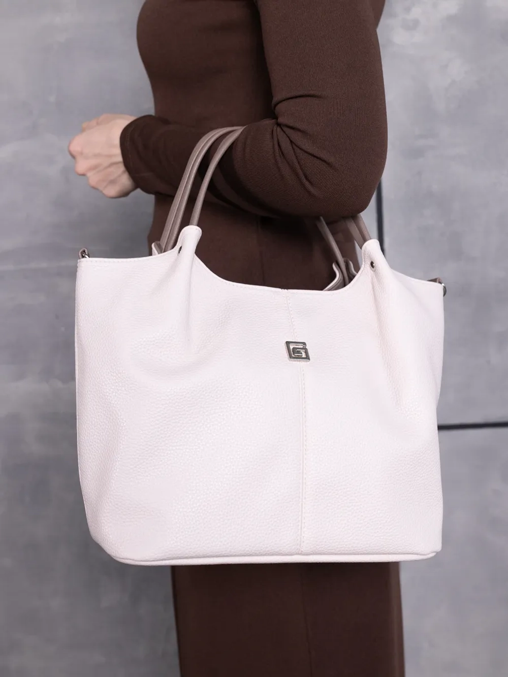 сумка через плечо средняя тоут классическая