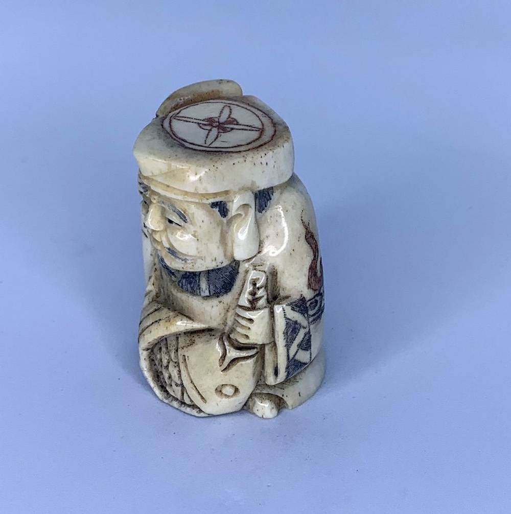 Нэцкэ Эбису со священным карпом и посохом