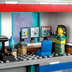 LEGO City - Парковка для машин экстренной помощи 60371