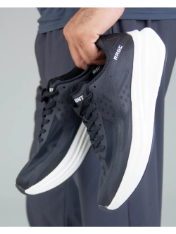 Беговые кроссовки с сетчатой, дышащей подкладой.