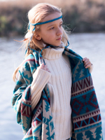 Теплый палантин с орнаментом