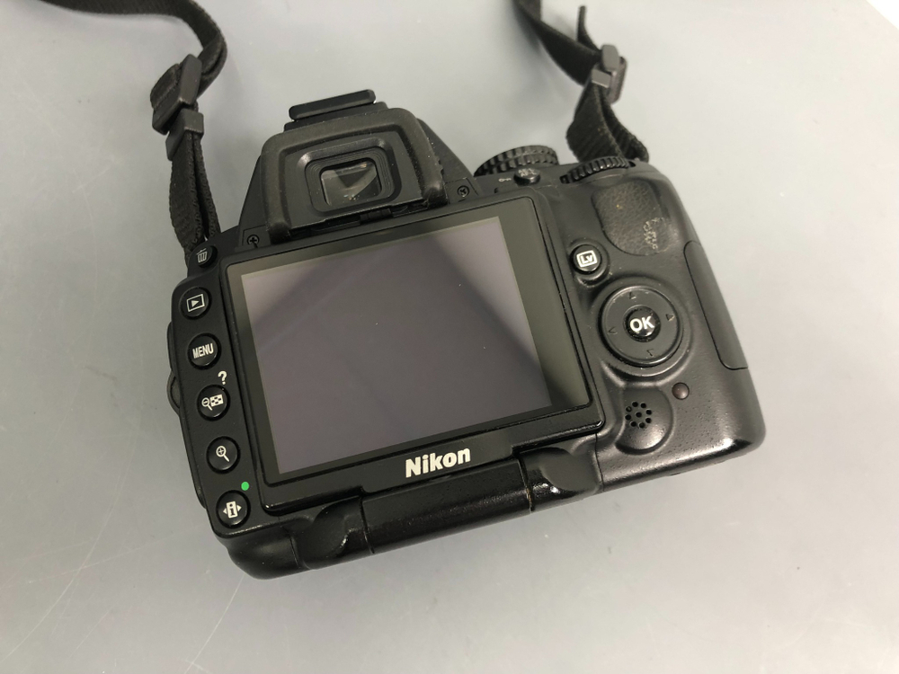Nikon D5000 + 18-55mm (5.500 кадров)