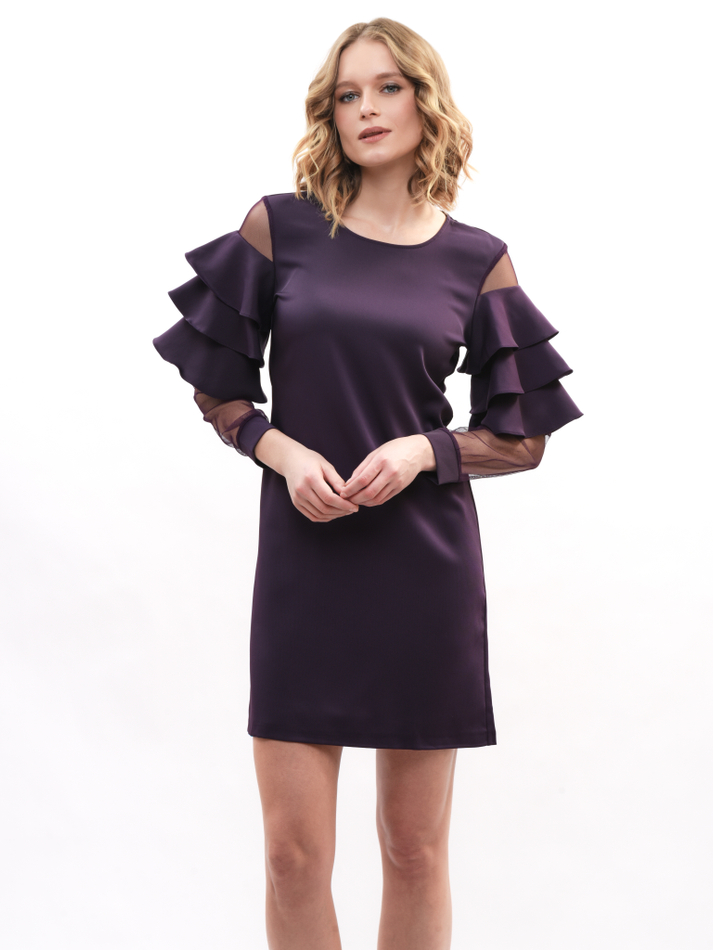 Платье с воланами на рукавах