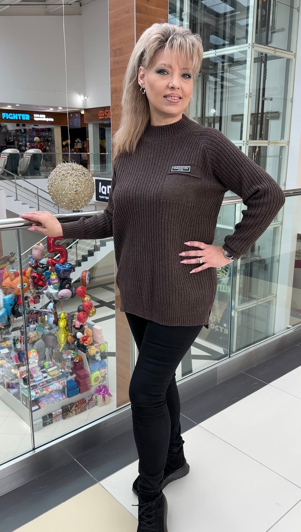 Коричневый удлиненный джемпер-"лапша" с разрезами