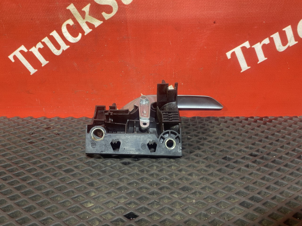 Ручка двери внутренняя левая