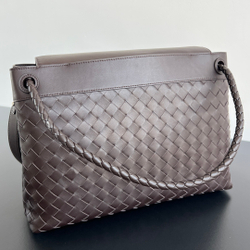 Bottega Veneta Medium Andiamo Messenger 37 cm
