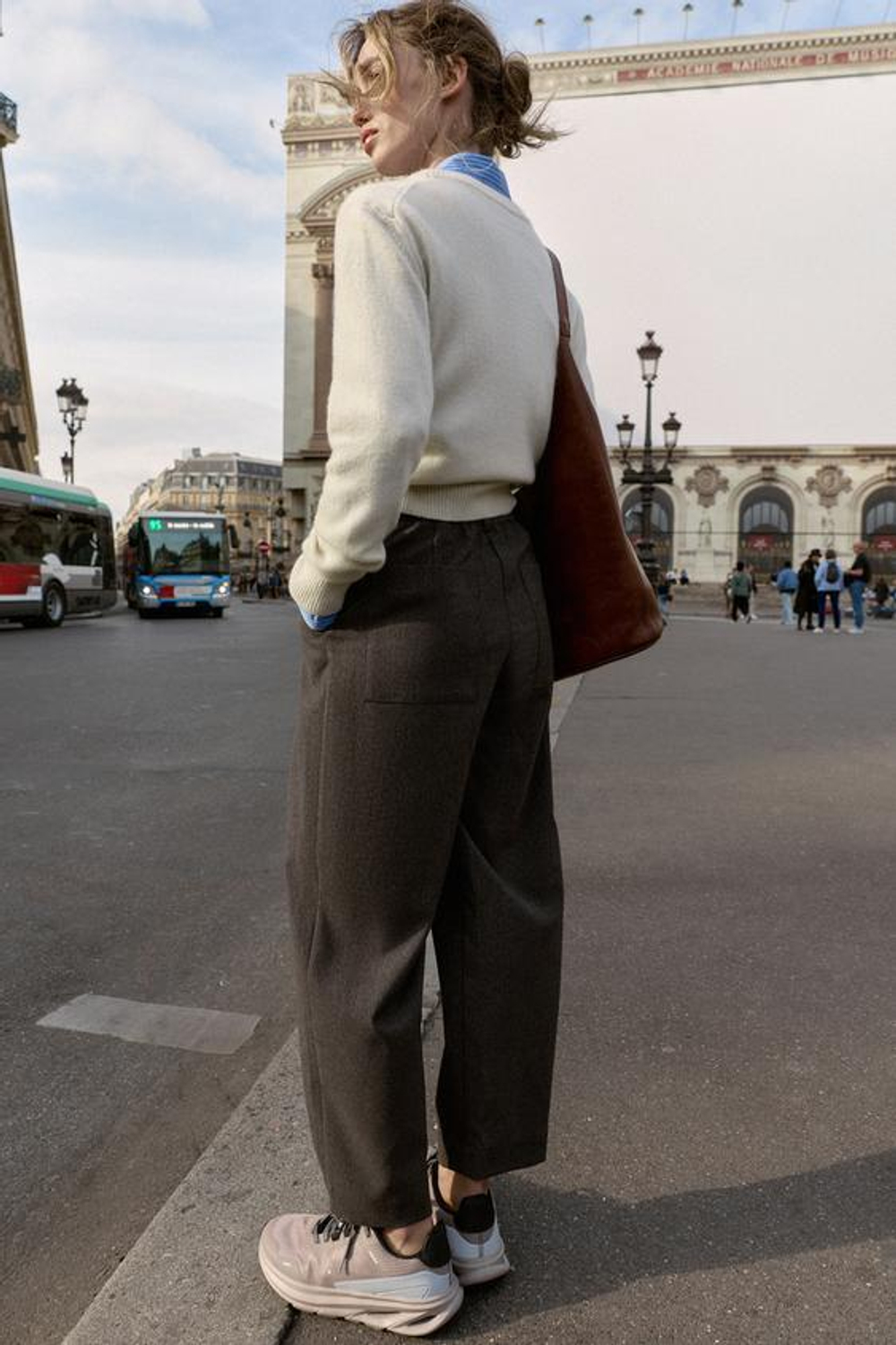 ZARA БРЮКИ С ЗАЩИПАМИ И ЭЛАСТИЧНЫМ ПОЯСОМ СЗАДИ, КОРИЧНЕВЫЙ