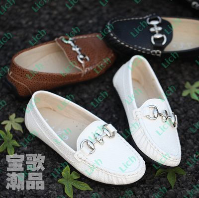 Мокасины под крокодиловую кожу с пряжками в виде черепа