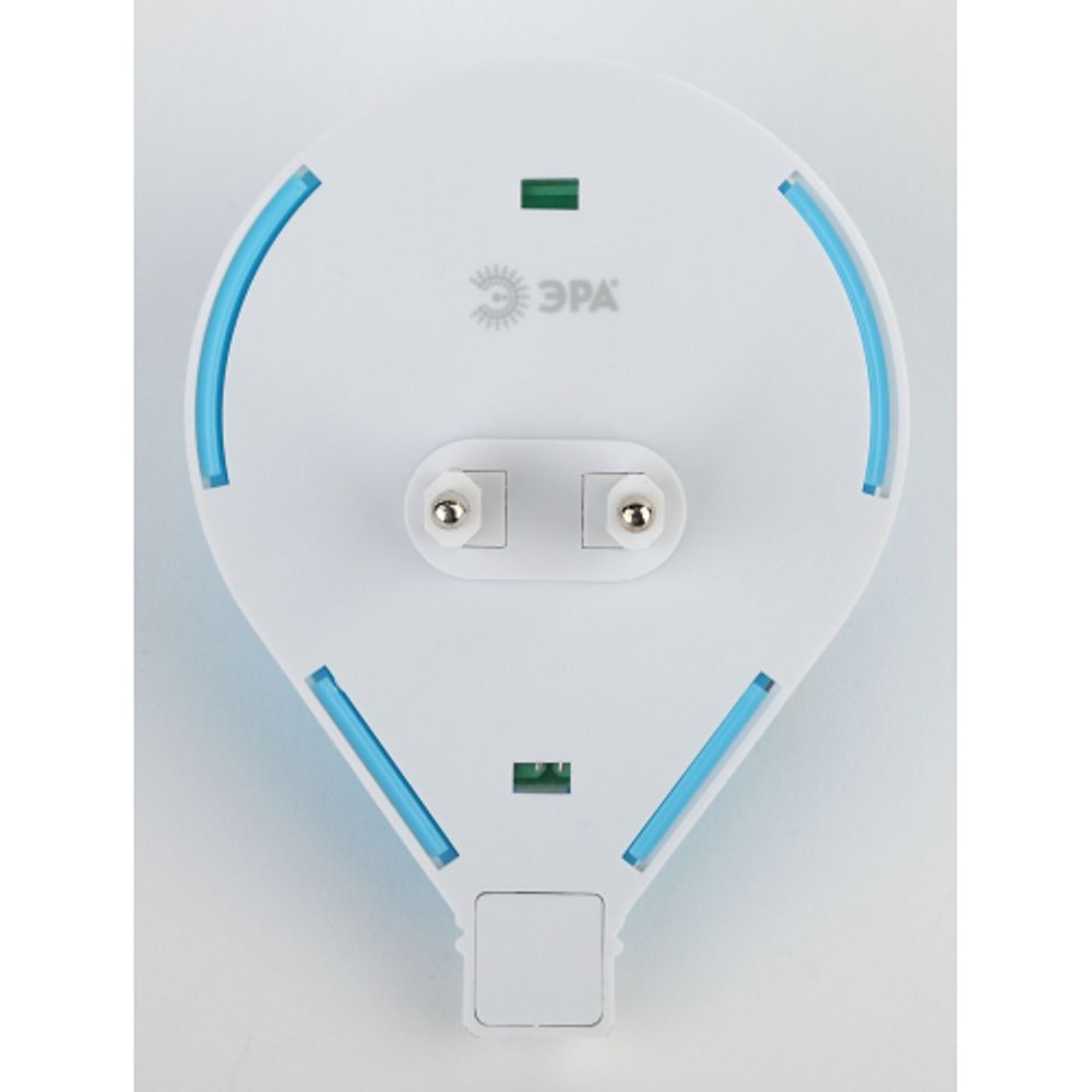Ночник - светильник светодиодный ЭРА NN-607-LS-BU в розетку с датчиком освещенности синий