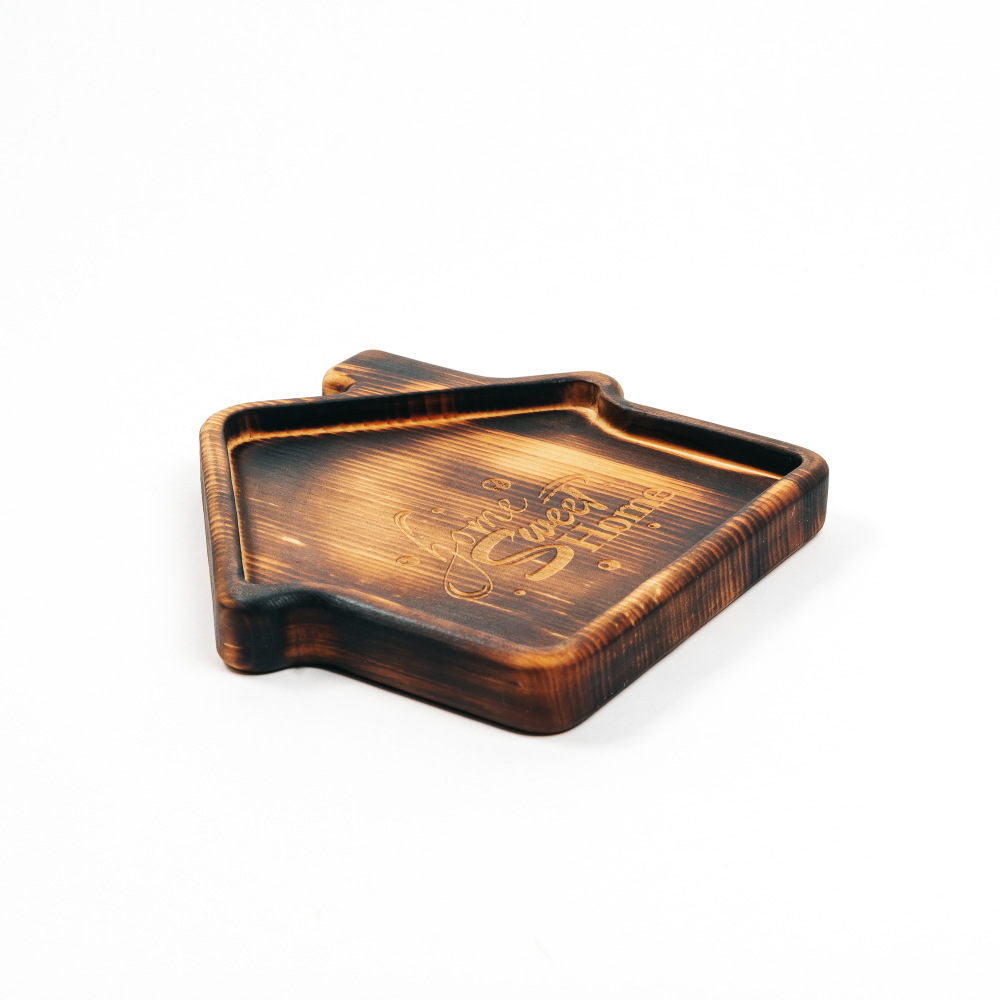 Деревянная менажница из кедра для подачи блюд и закусок с гравировкой "Home, sweet home!"