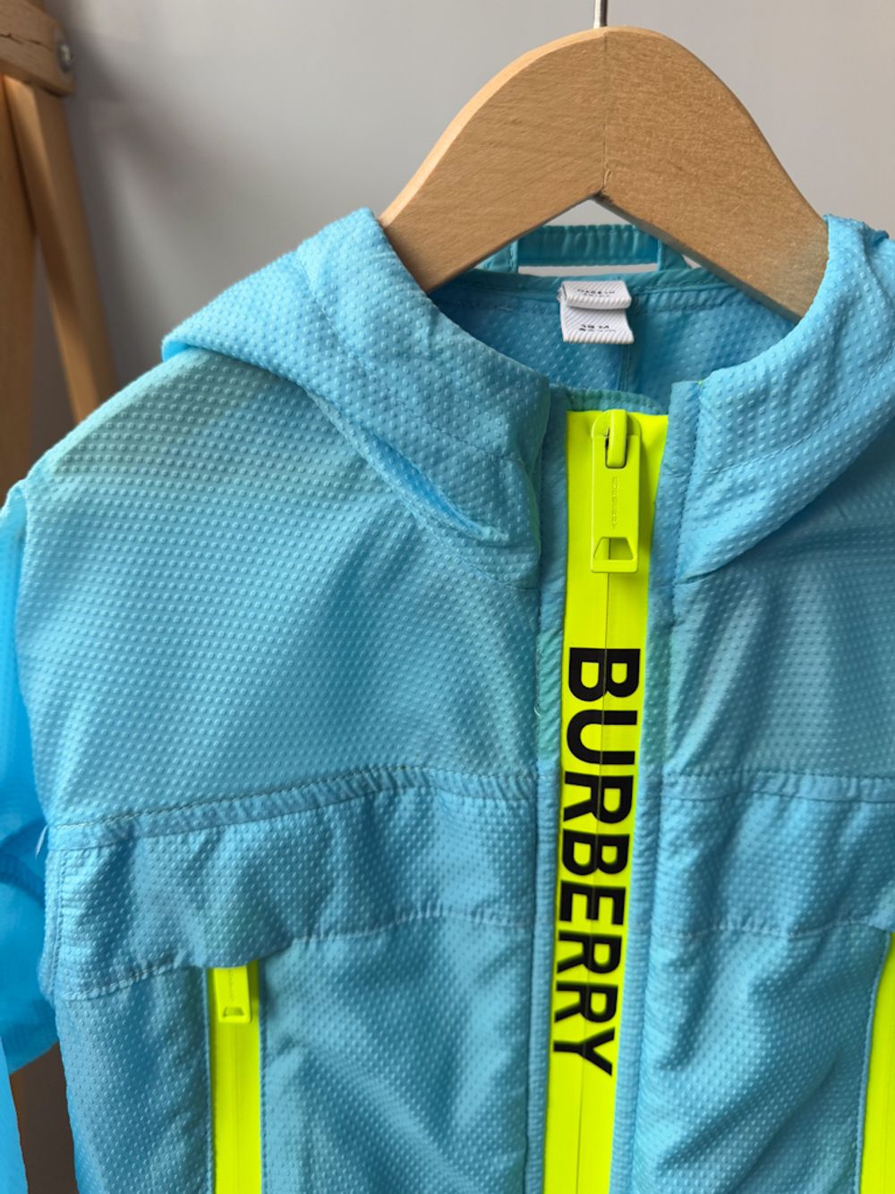 Ветровка Burberry, 80