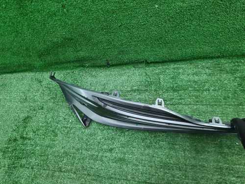 Решетка переднего бампера Toyota Camry xv70 17-21