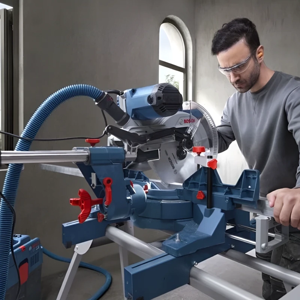 Bosch Professional GCM 340-305 D торцовочная пила с протяжкой 0601B60000