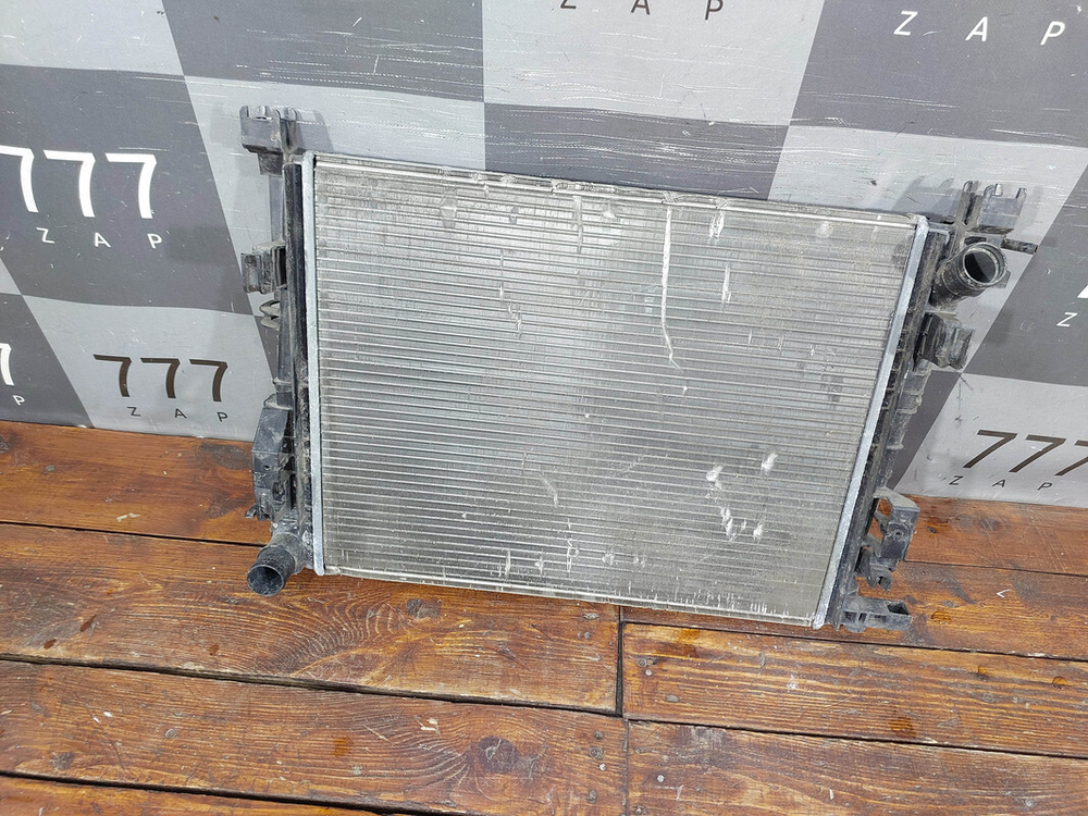 Радиатор двигателя Renault Logan 2  Б/У Оригинал 214105731R