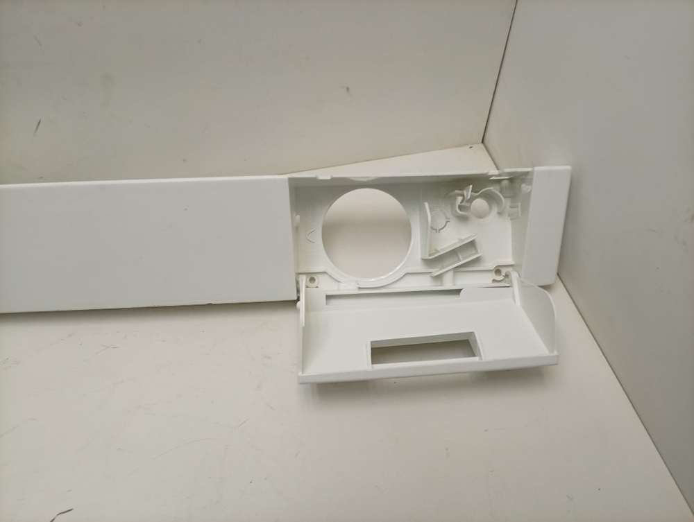 LS60840L кт54 Декоративная нижняя панель для стиральной машины AEG б/у