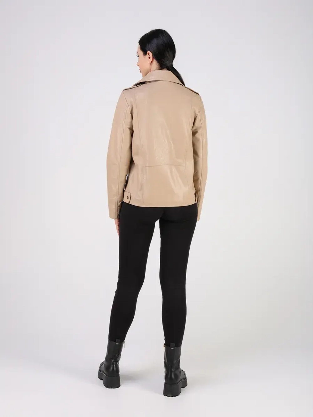 Кожаная куртка демисезонная косуха