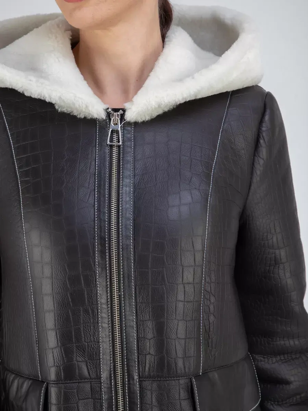 Дубленка зимняя натуральная с капюшоном