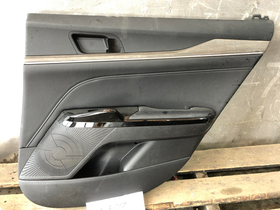 Обшивка двери задней правой Kia K5 20-нв. Новая Оригинал