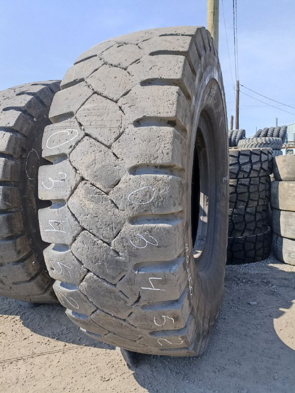 33.00R51 Bridgestone VRDP шина б/у