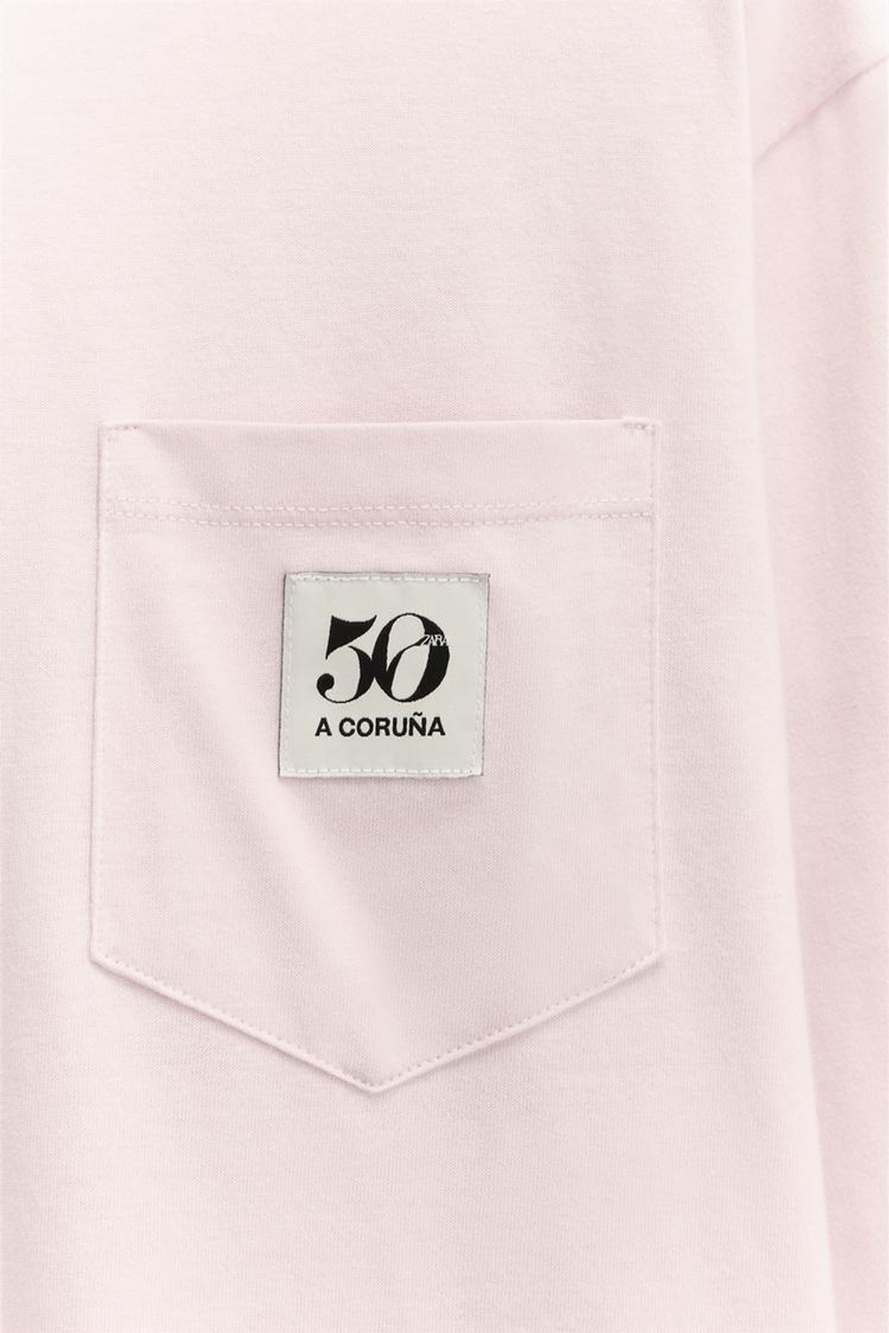 ZARA ФУТБОЛКА С НАШИВКОЙ, КАРМАНОМ И 50TH ANNIVERSARY, ПАСТЕЛЬНО-РОЗОВЫЙ