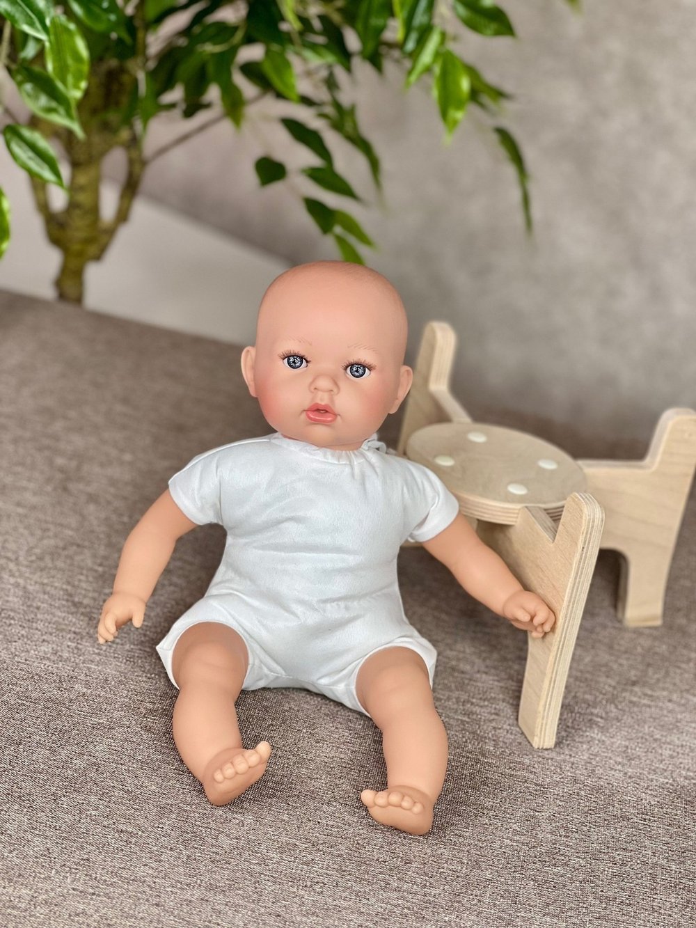 Кукла Nines 40см Tita мягконабивная (5210K)